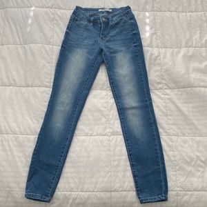 Kancan Mid Rise Skinny Stretch Denim Jeans Women’s Size 3/25. Dark Wash Denim.